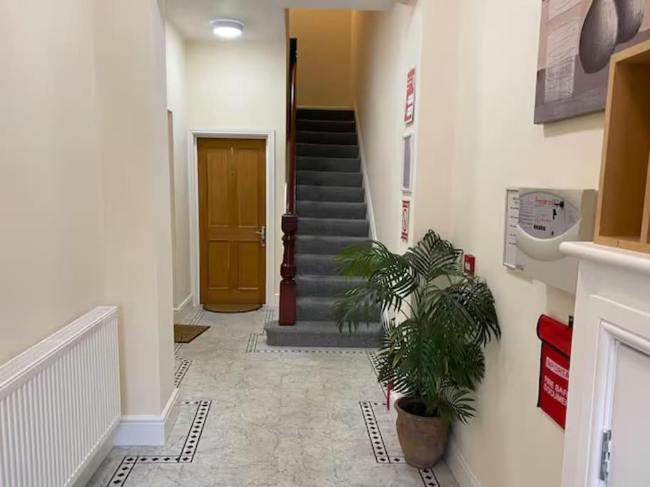 Private Parking, Central Llandudno, King Bed With Ensuite At Clement Lodge Exteriör bild