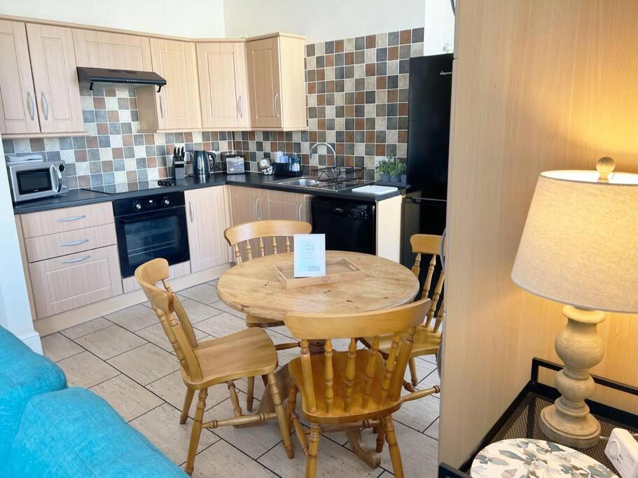 Private Parking, Central Llandudno, King Bed With Ensuite At Clement Lodge Exteriör bild