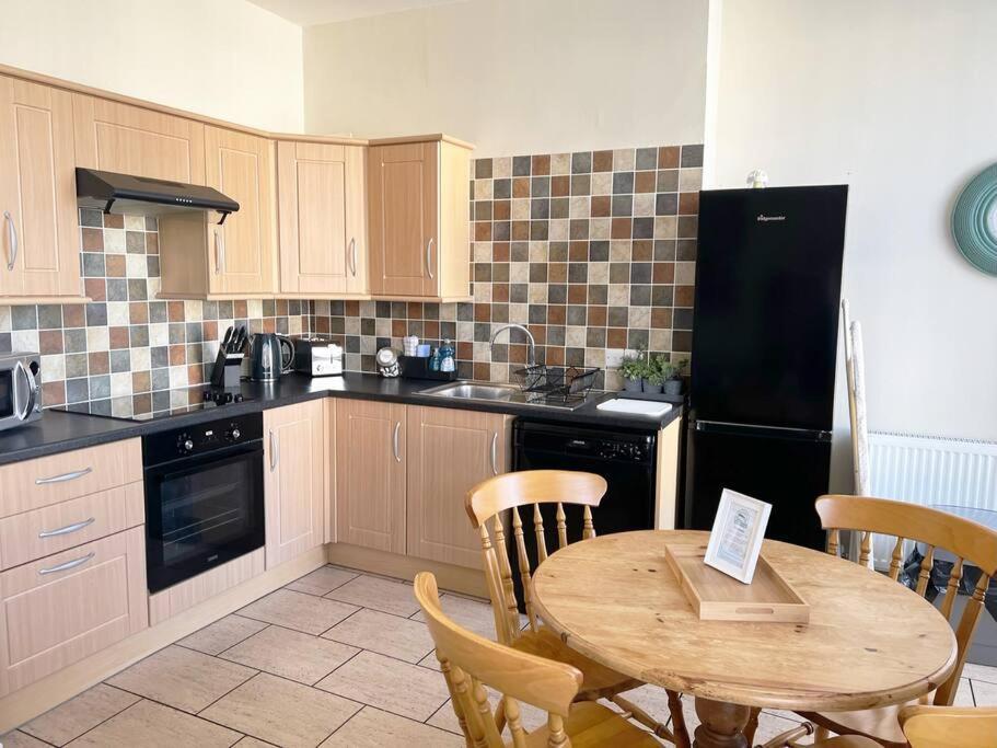 Private Parking, Central Llandudno, King Bed With Ensuite At Clement Lodge Exteriör bild