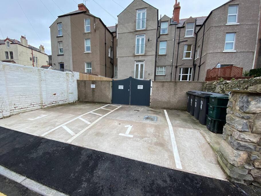 Private Parking, Central Llandudno, King Bed With Ensuite At Clement Lodge Exteriör bild